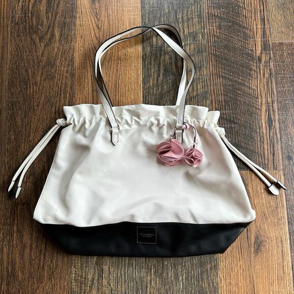 Victoria’s Secret Black & White Drawstring Tote Bag Pink Interior Floral Charm - Picture 1 of 10